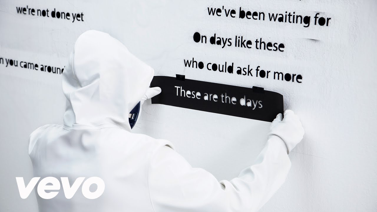 Avicii – The Days feat. Robbie Williams