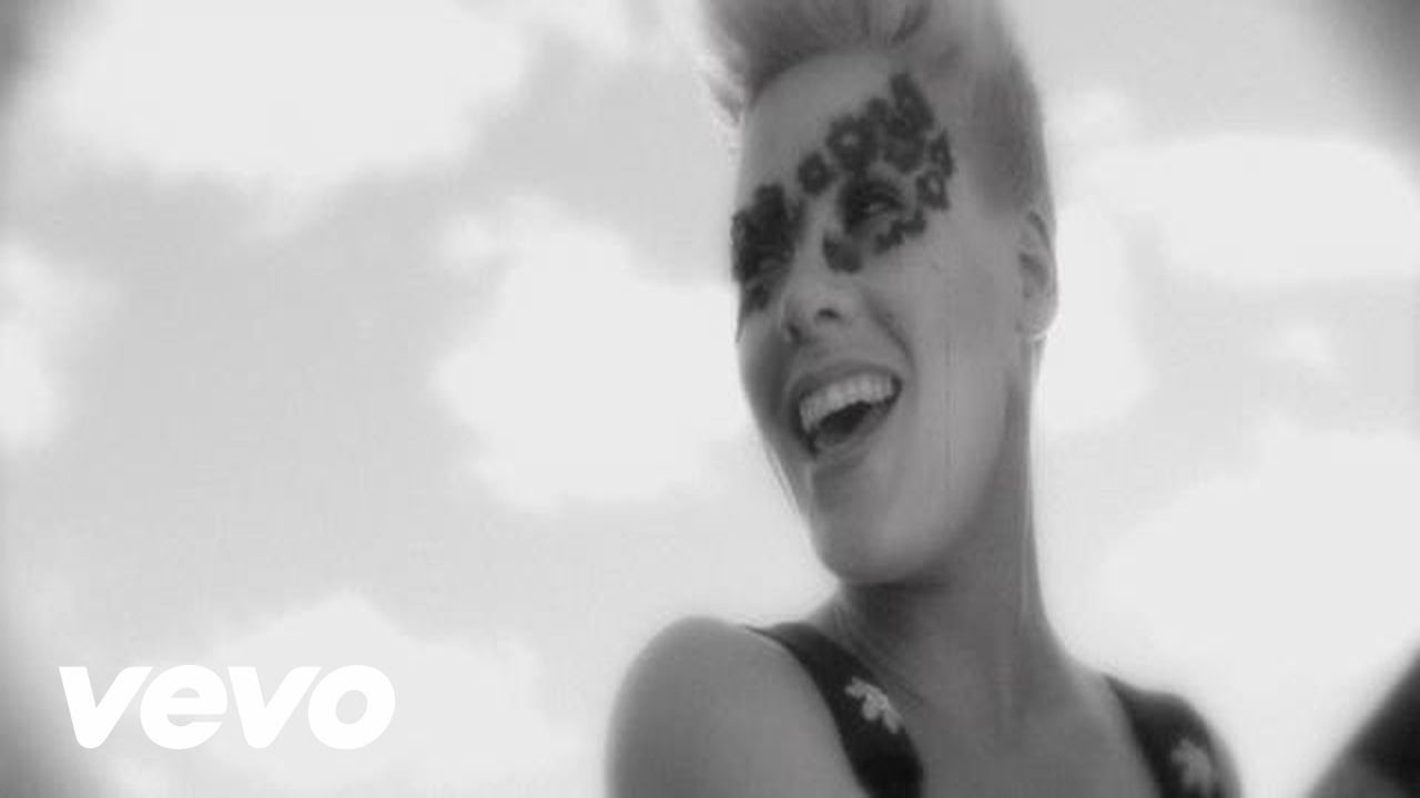 Pink – Blow Me (One Last Kiss)