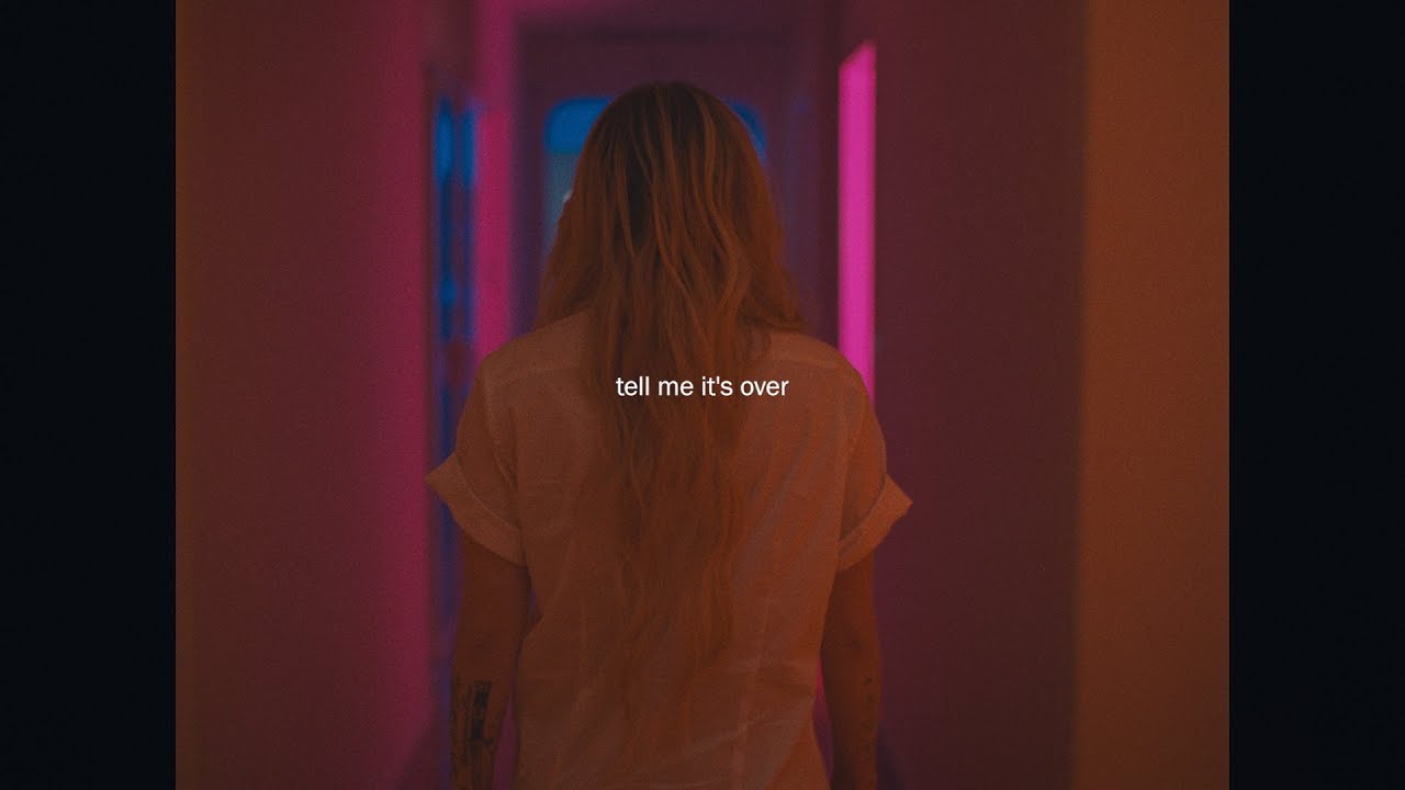 Avril Lavigne – Tell Me It’s Over